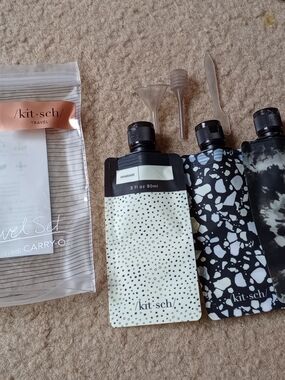kitsch Travel Bath & Body Set - Black & Cream Refillable Tubes